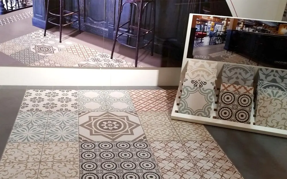 Bodenfliese Dekor Klingenberg 50223 Antique Bourgogne schwarz 20x20 cm I.Sorte Bodenfliese Dekor Klingenberg 50223 Antique Bourgogne schwarz 20x20 cm I.Sorte